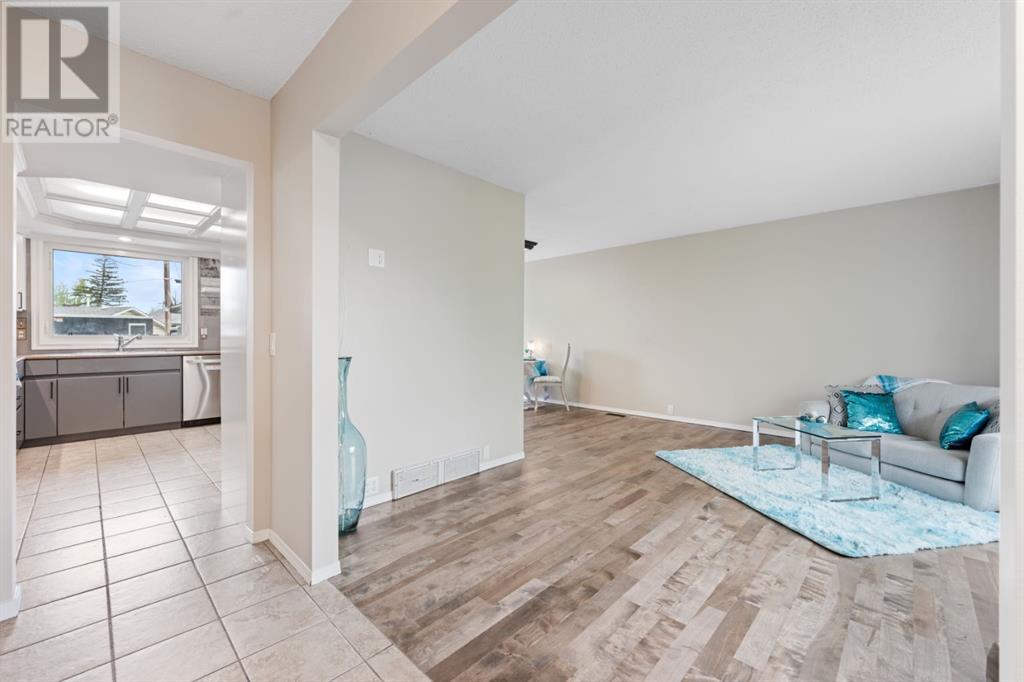 Single Family House 4 Level for Sale in  Penswood Place SE Penbrooke Meadows Calgary 