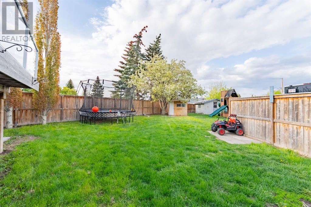 Single Family House 4 Level for Sale in  Penswood Place SE Penbrooke Meadows Calgary 