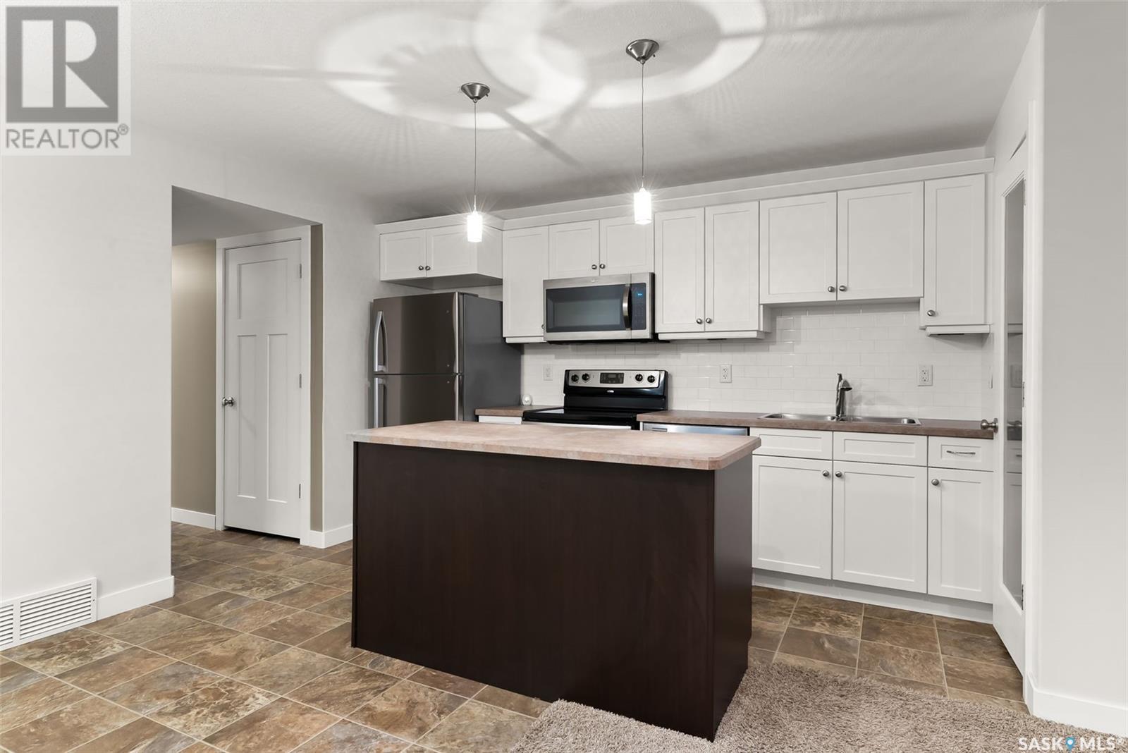 Photo 2 of 5204 Aerial Crescent, Regina SK