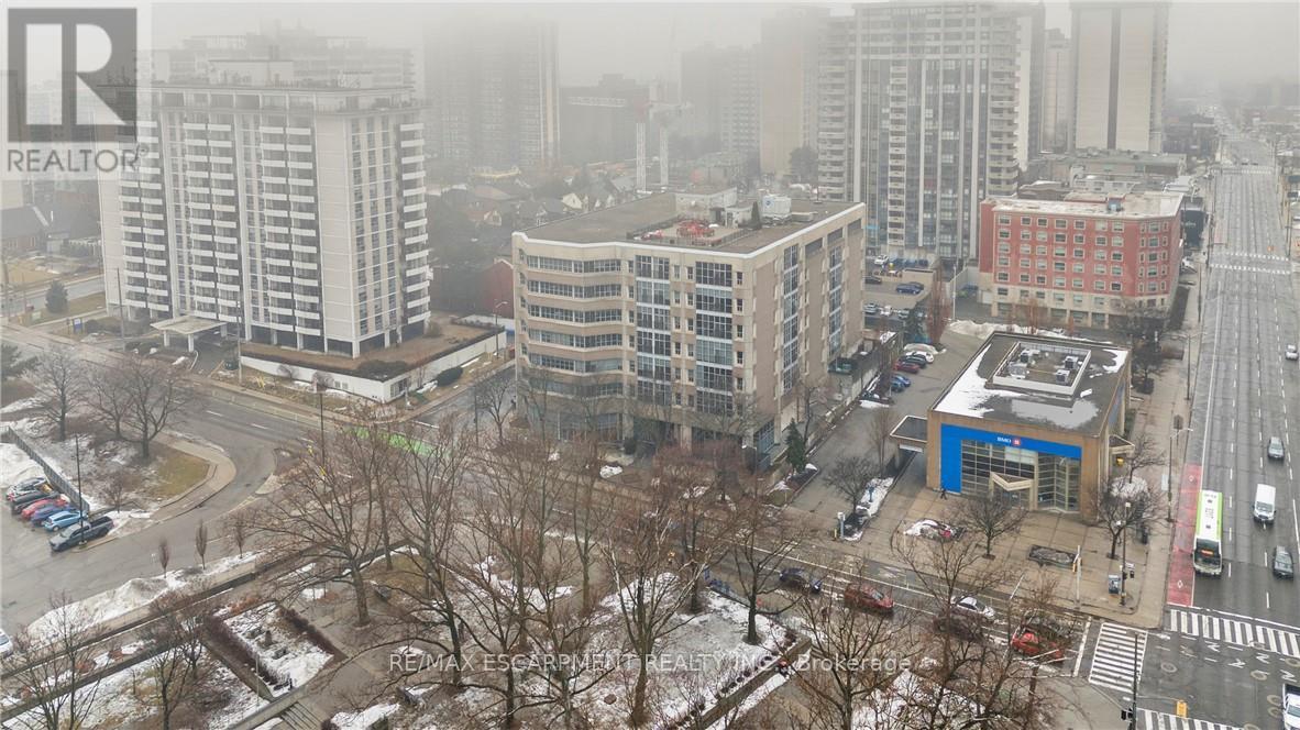 Photo 28 of 105 66 Bay Street S, Hamilton ON