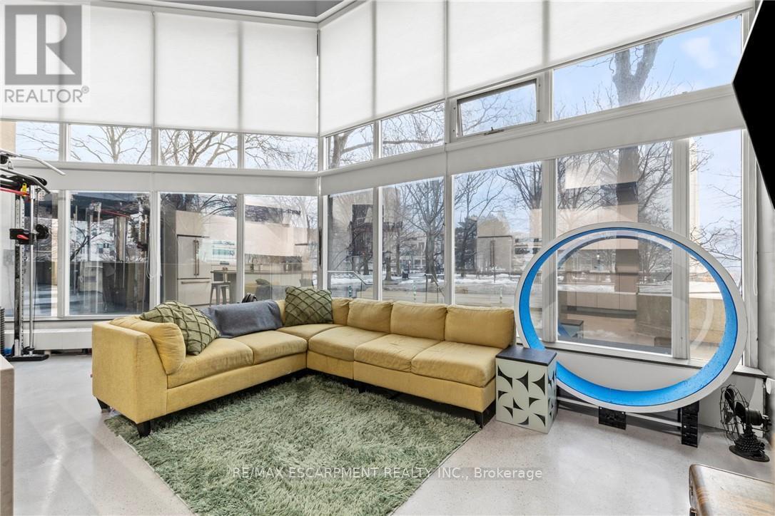Photo 13 of 105 66 Bay Street S, Hamilton ON