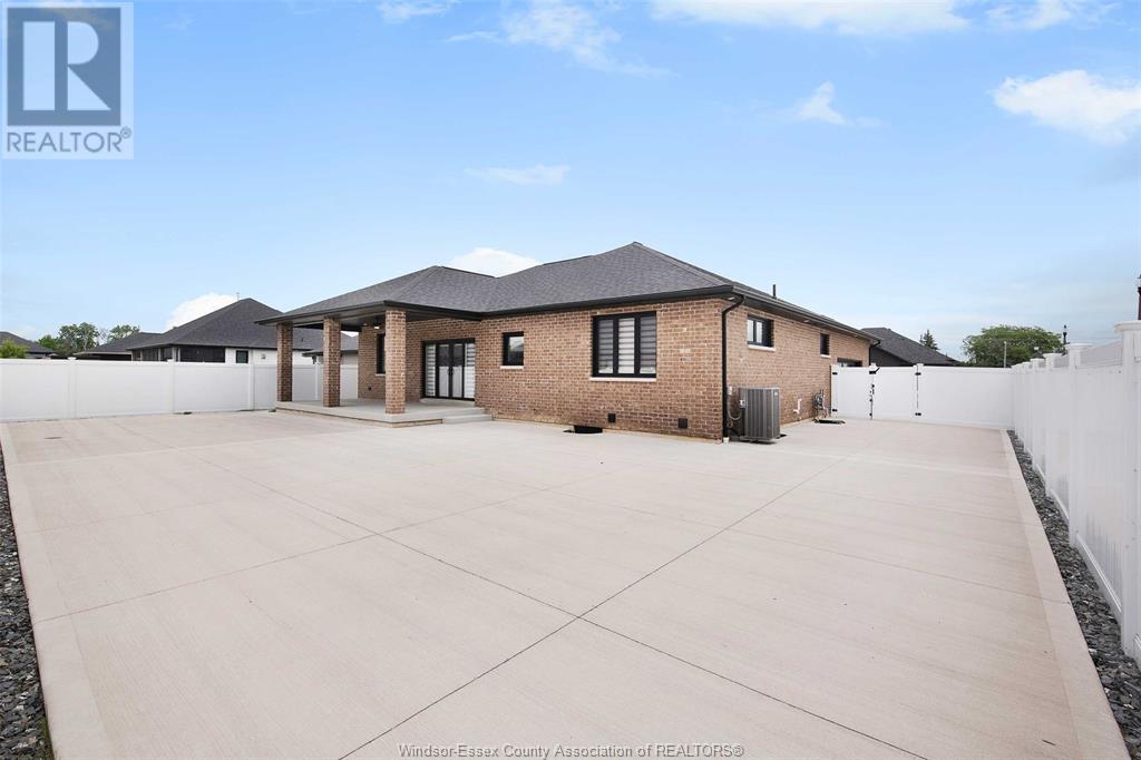 Photo 26 of 401 Pearson Avenue, Amherstburg ON
