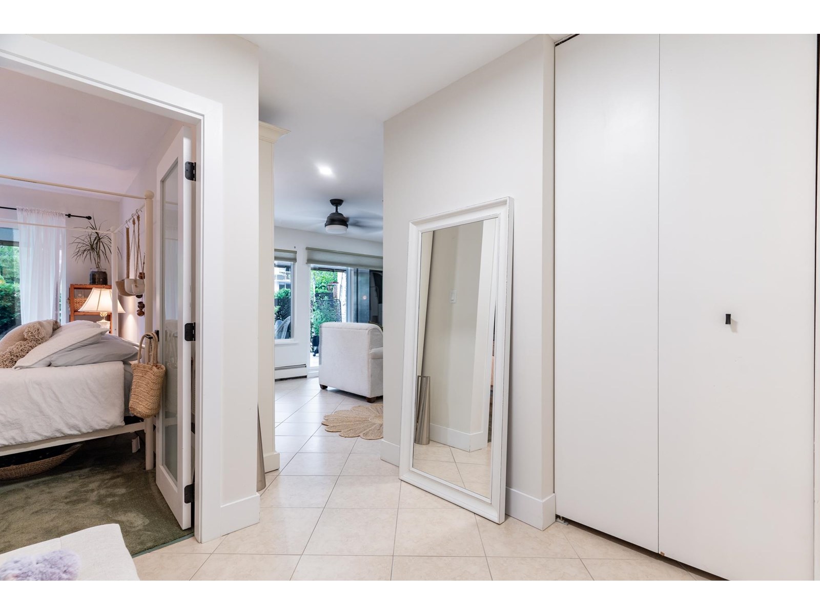 103 1351 MARTIN STREET, White Rock