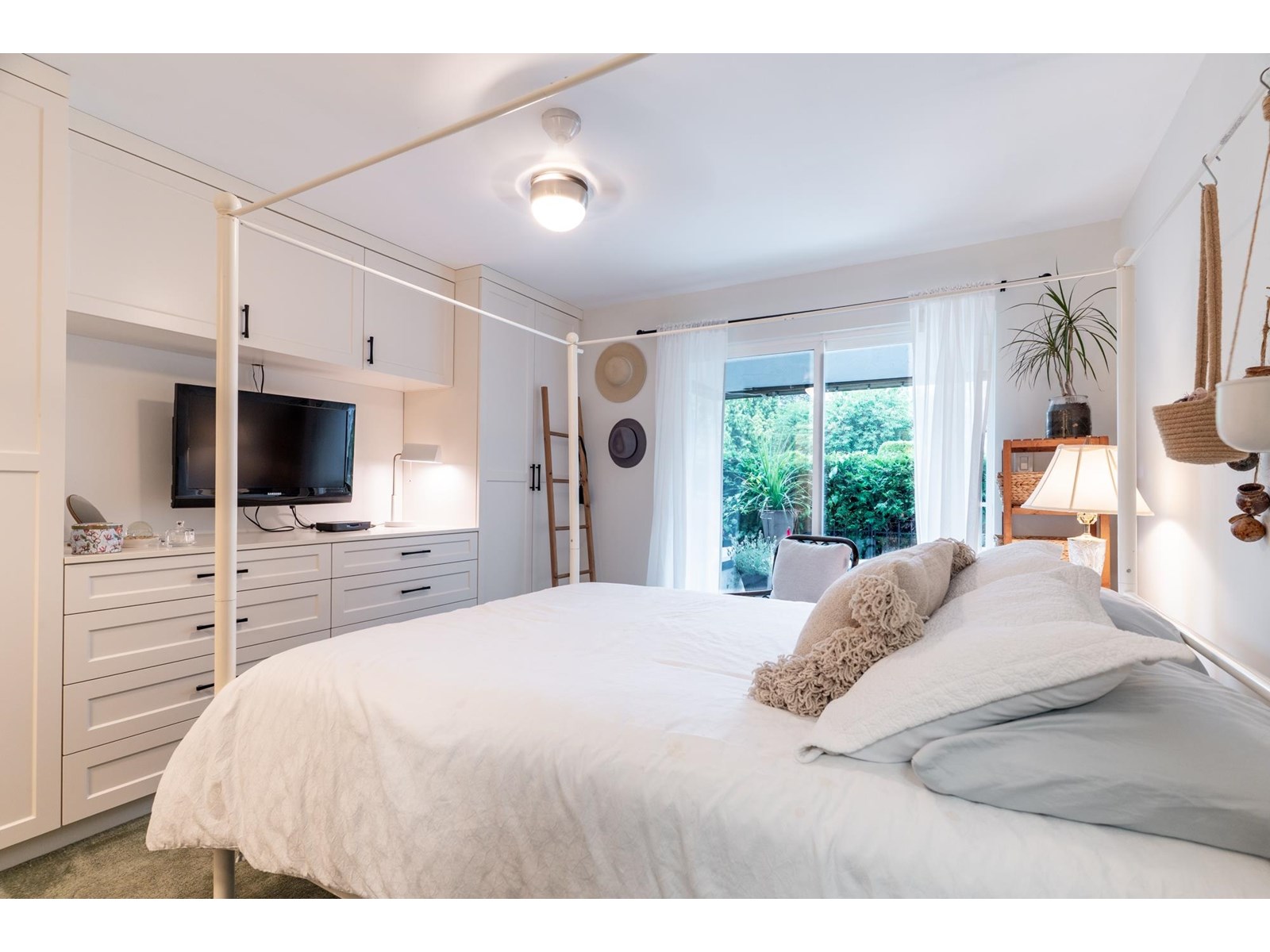 103 1351 MARTIN STREET, White Rock