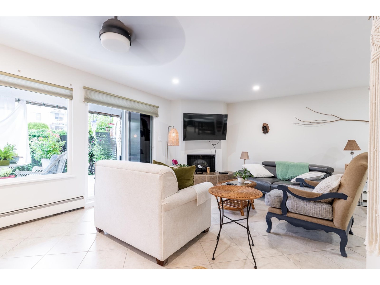 103 1351 MARTIN STREET, White Rock