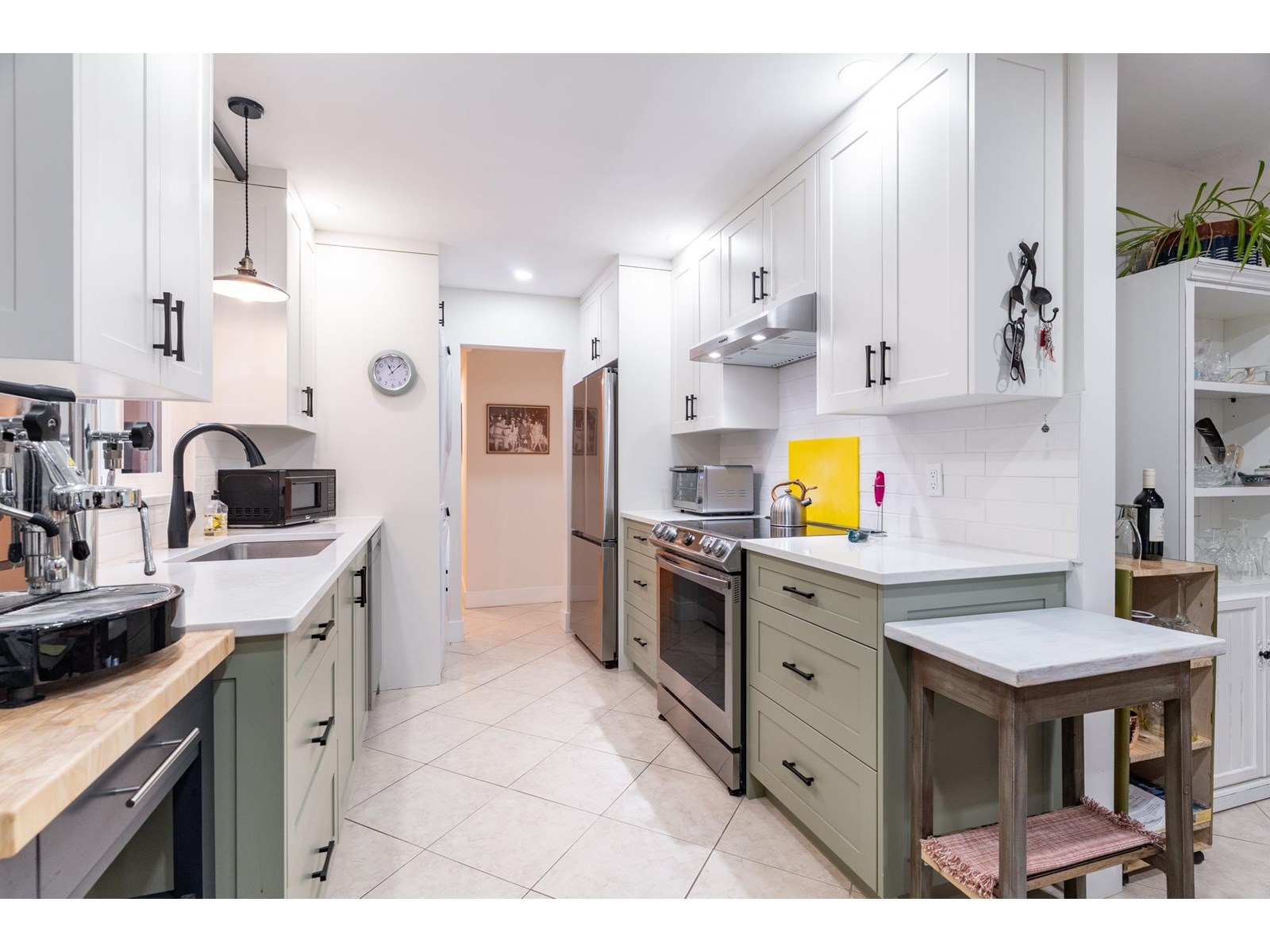 103 1351 MARTIN STREET, White Rock