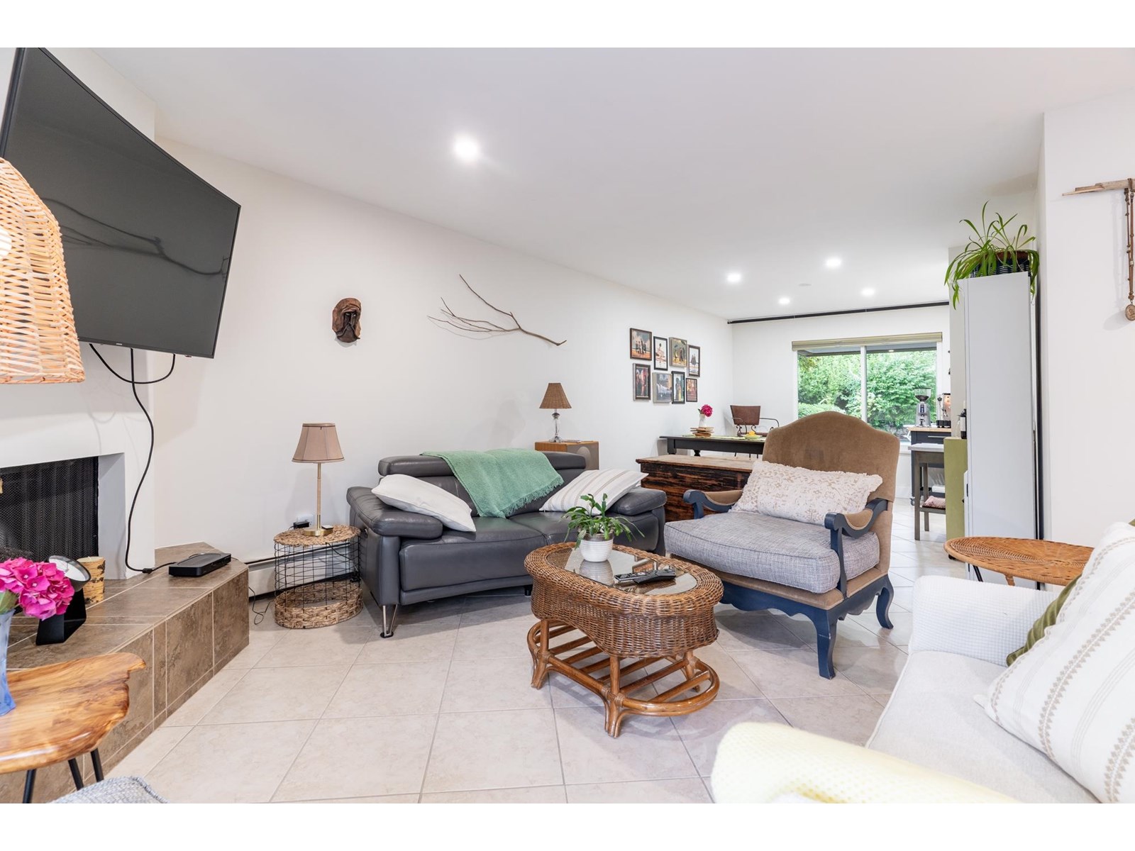 103 1351 MARTIN STREET, White Rock