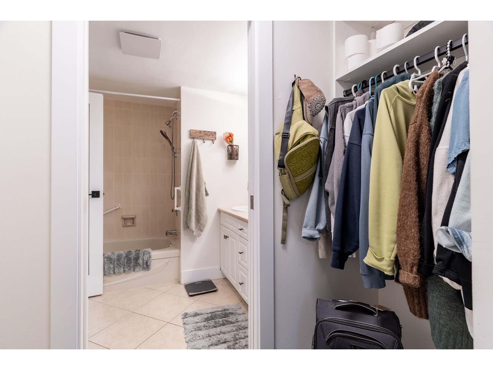 103 1351 MARTIN STREET, White Rock