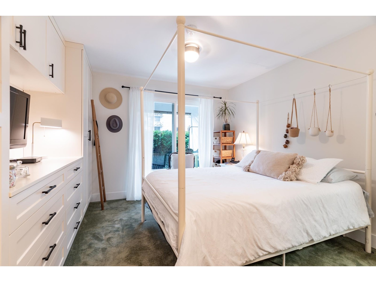 103 1351 MARTIN STREET, White Rock