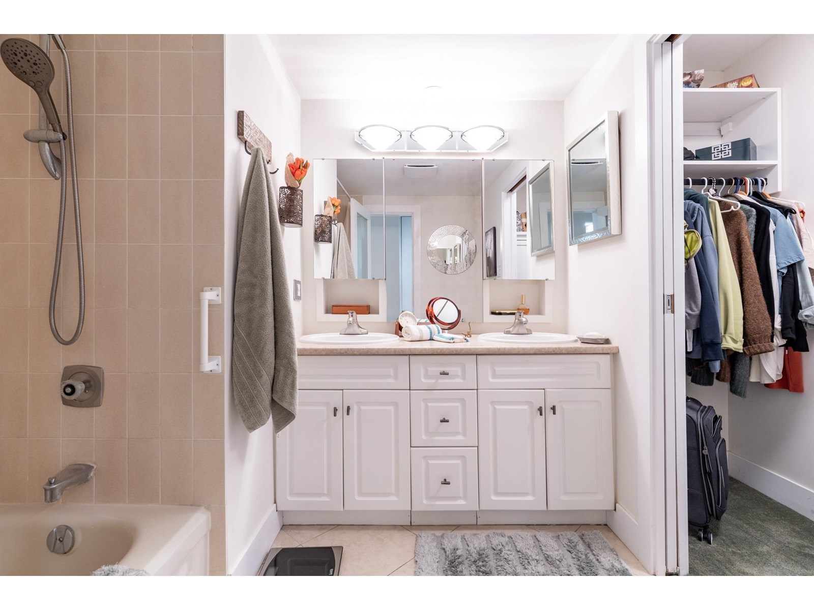 103 1351 MARTIN STREET, White Rock