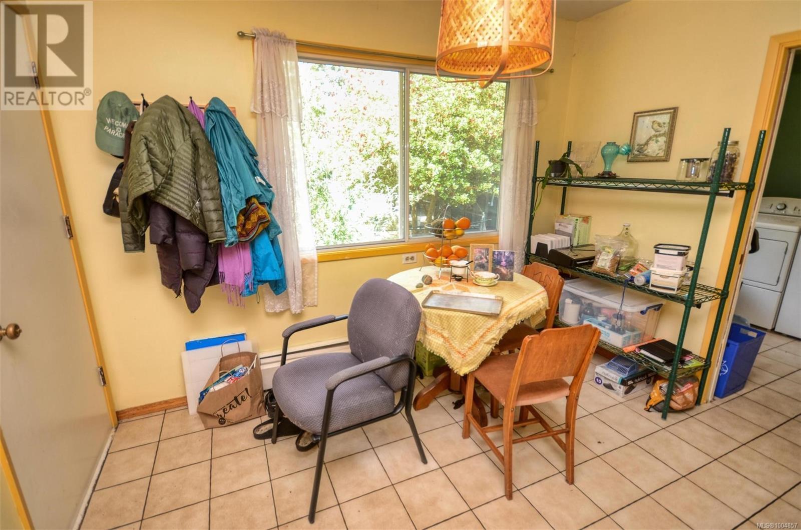Photo 21 of 1512 Montgomery Ave, Victoria BC