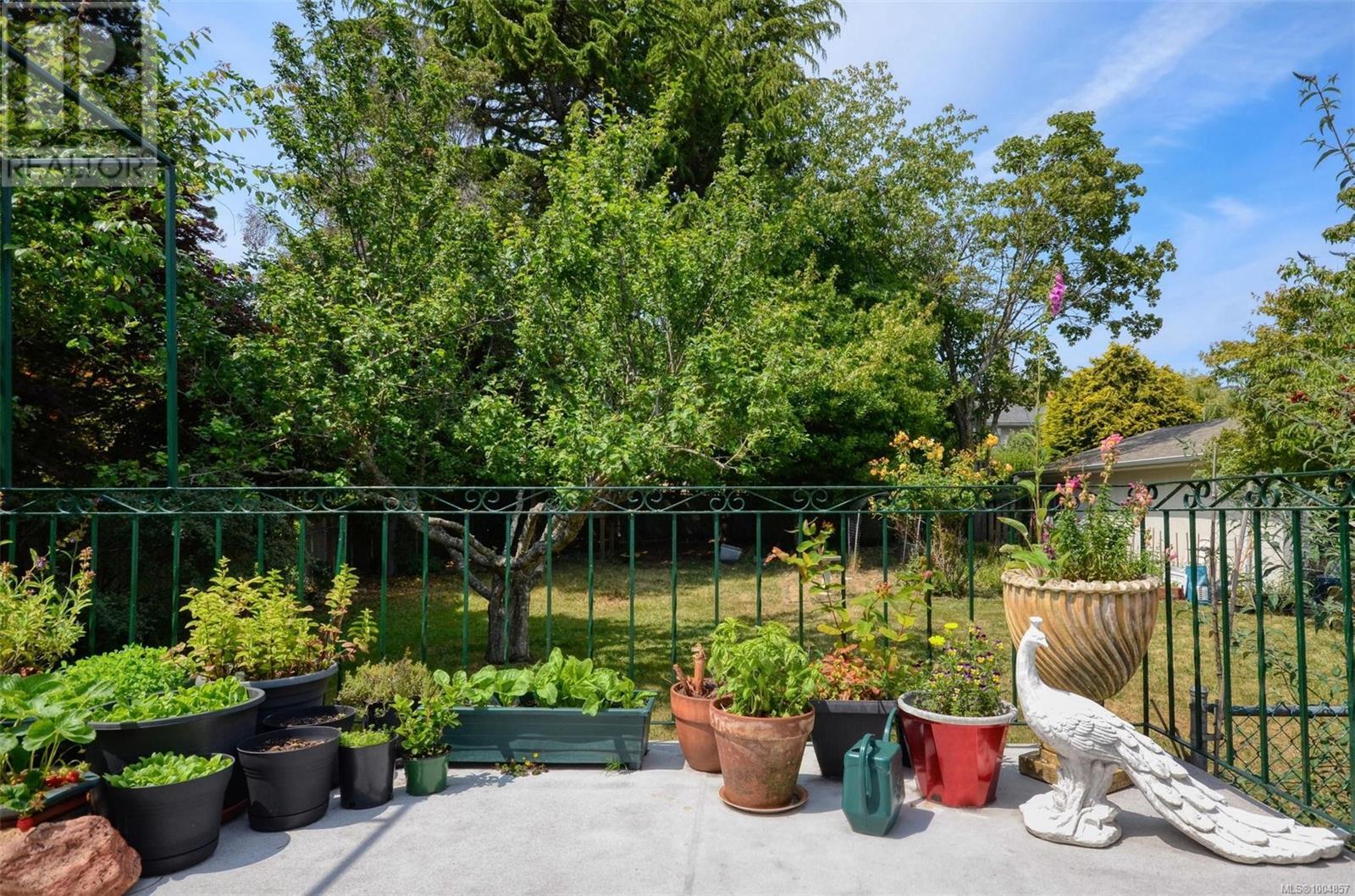 Photo 48 of 1512 Montgomery Ave, Victoria BC