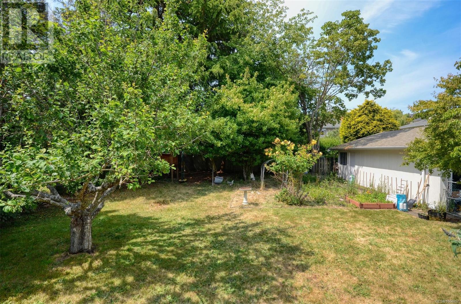 Photo 22 of 1512 Montgomery Ave, Victoria BC