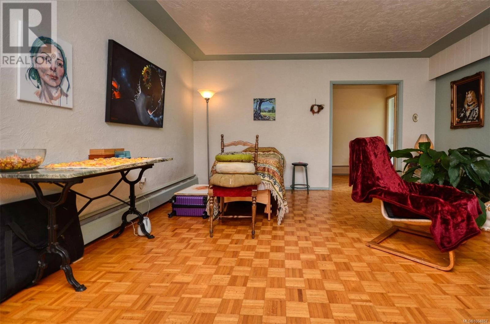 Photo 17 of 1512 Montgomery Ave, Victoria BC