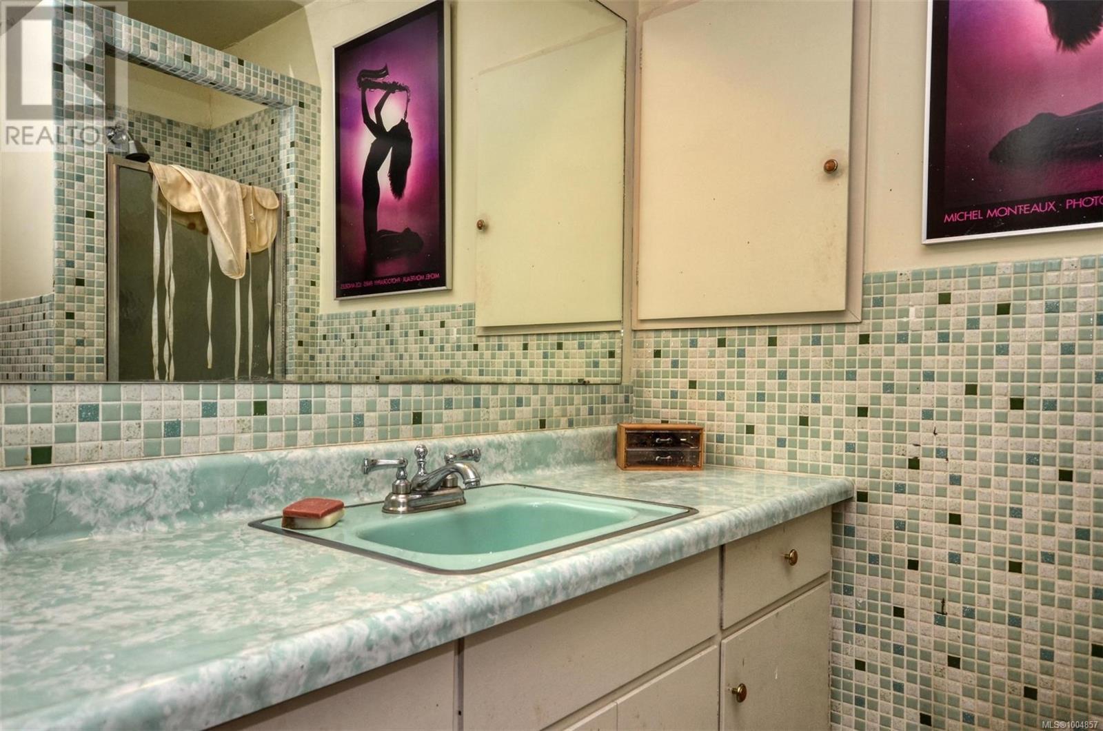 Photo 37 of 1512 Montgomery Ave, Victoria BC