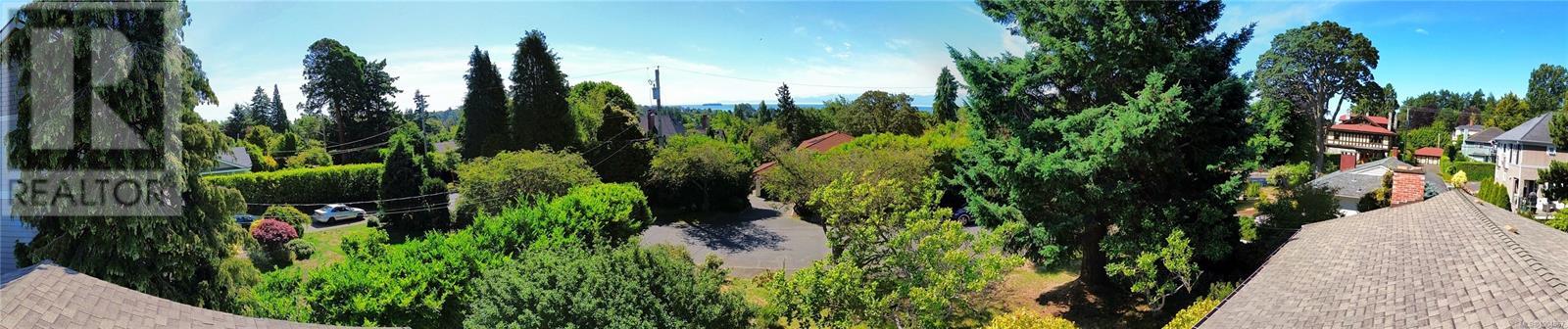 Photo 2 of 1512 Montgomery Ave, Victoria BC