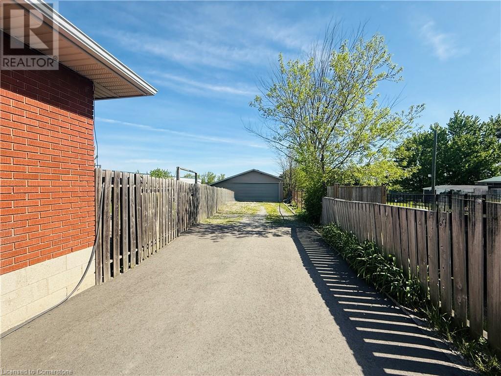 Photo 34 of 725 Mud Street E, Stoney Creek ON