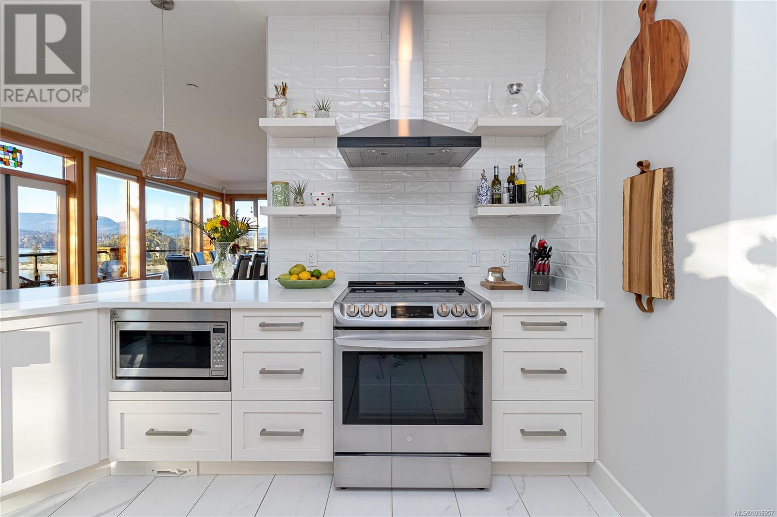 7100 Sea Cliff Rd, Sooke