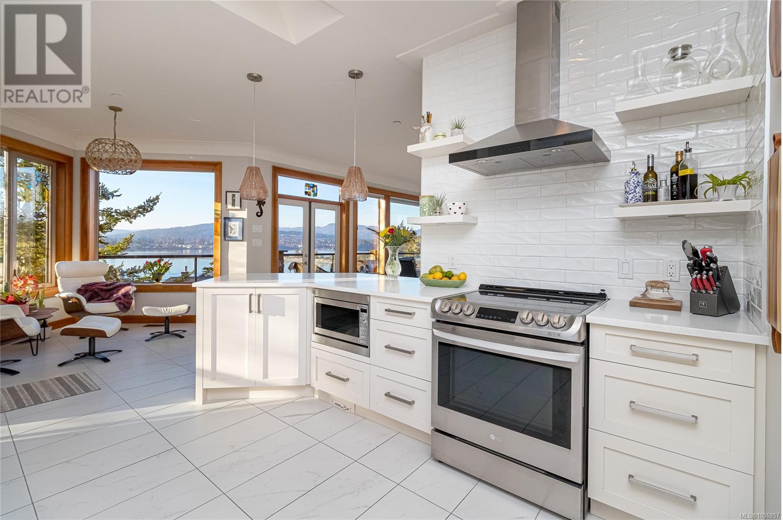 7100 Sea Cliff Rd, Sooke