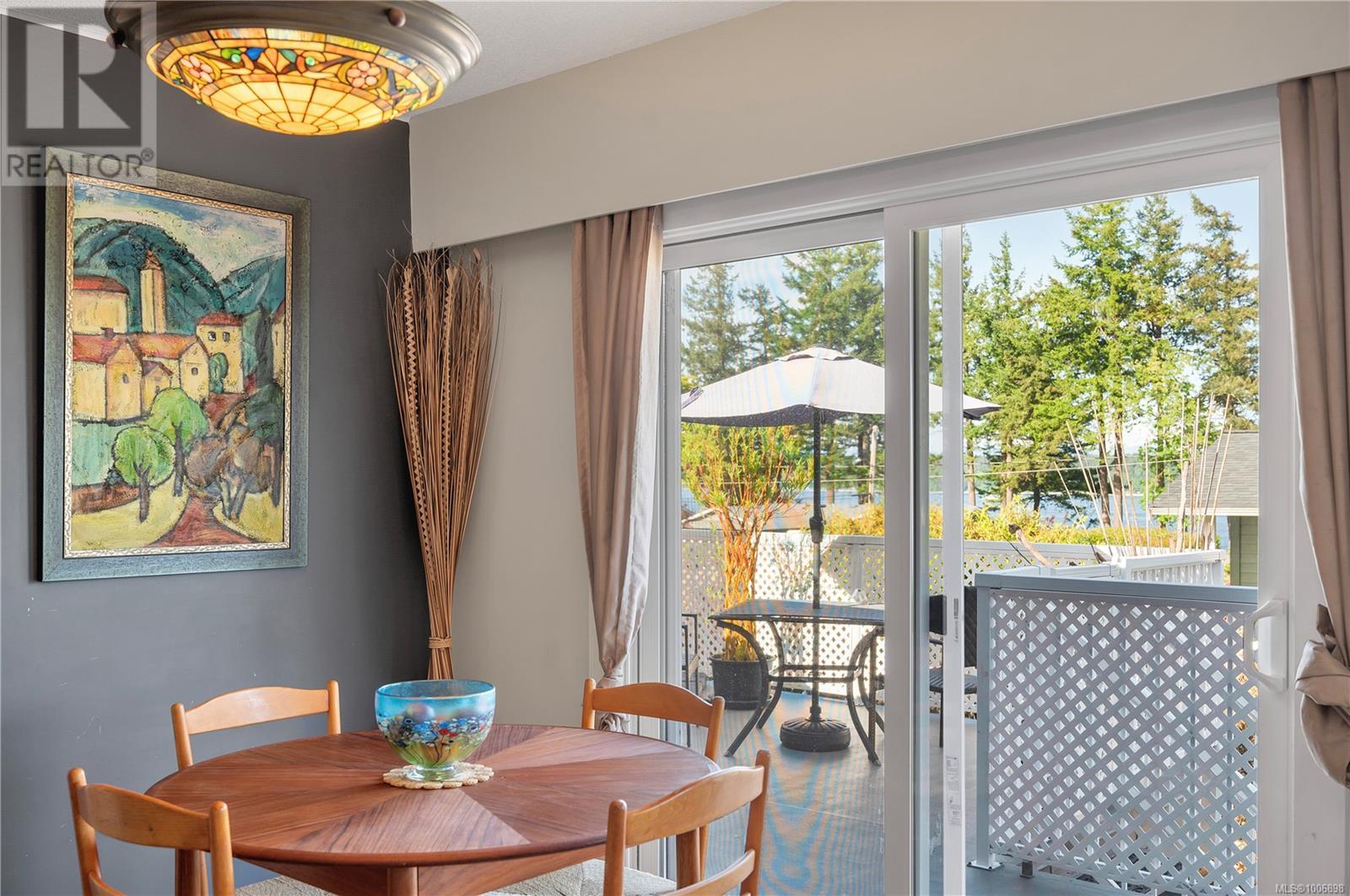 Photo 10 of 87 Ocean View Rd, Campbell River BC