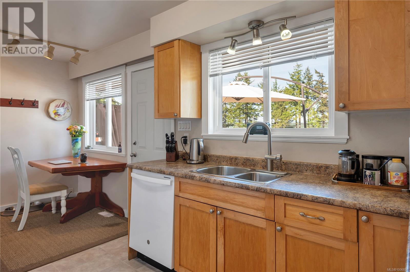 Photo 6 of 87 Ocean View Rd, Campbell River BC