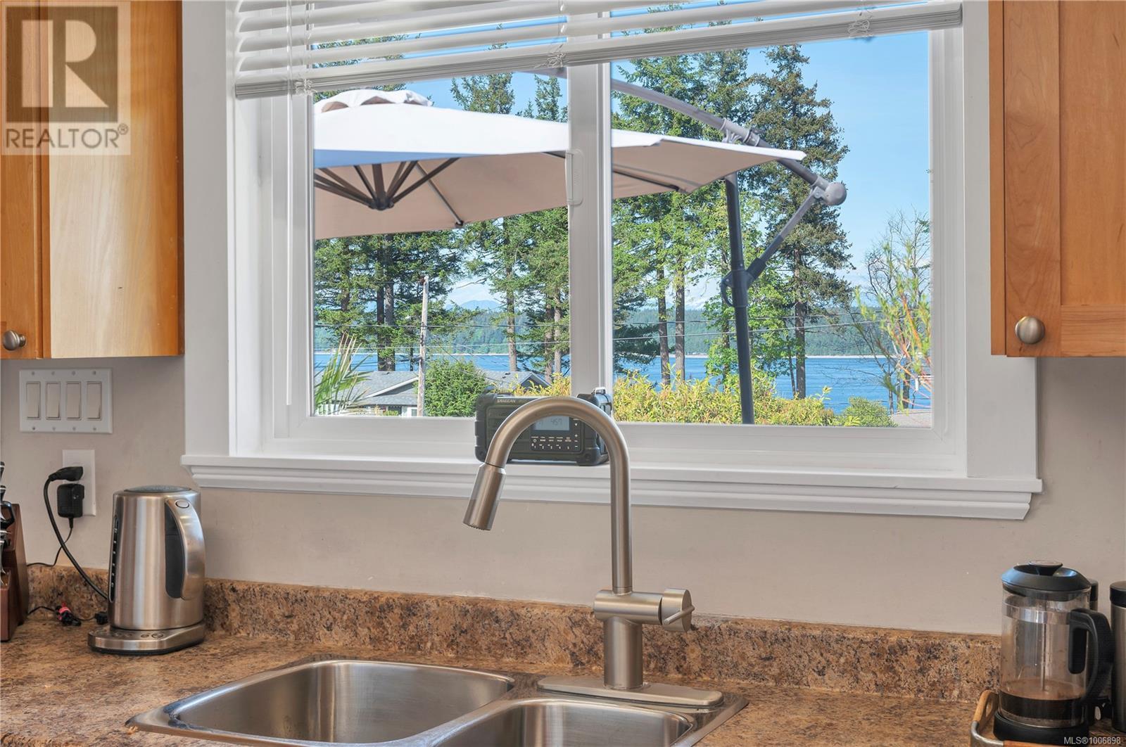 Photo 7 of 87 Ocean View Rd, Campbell River BC