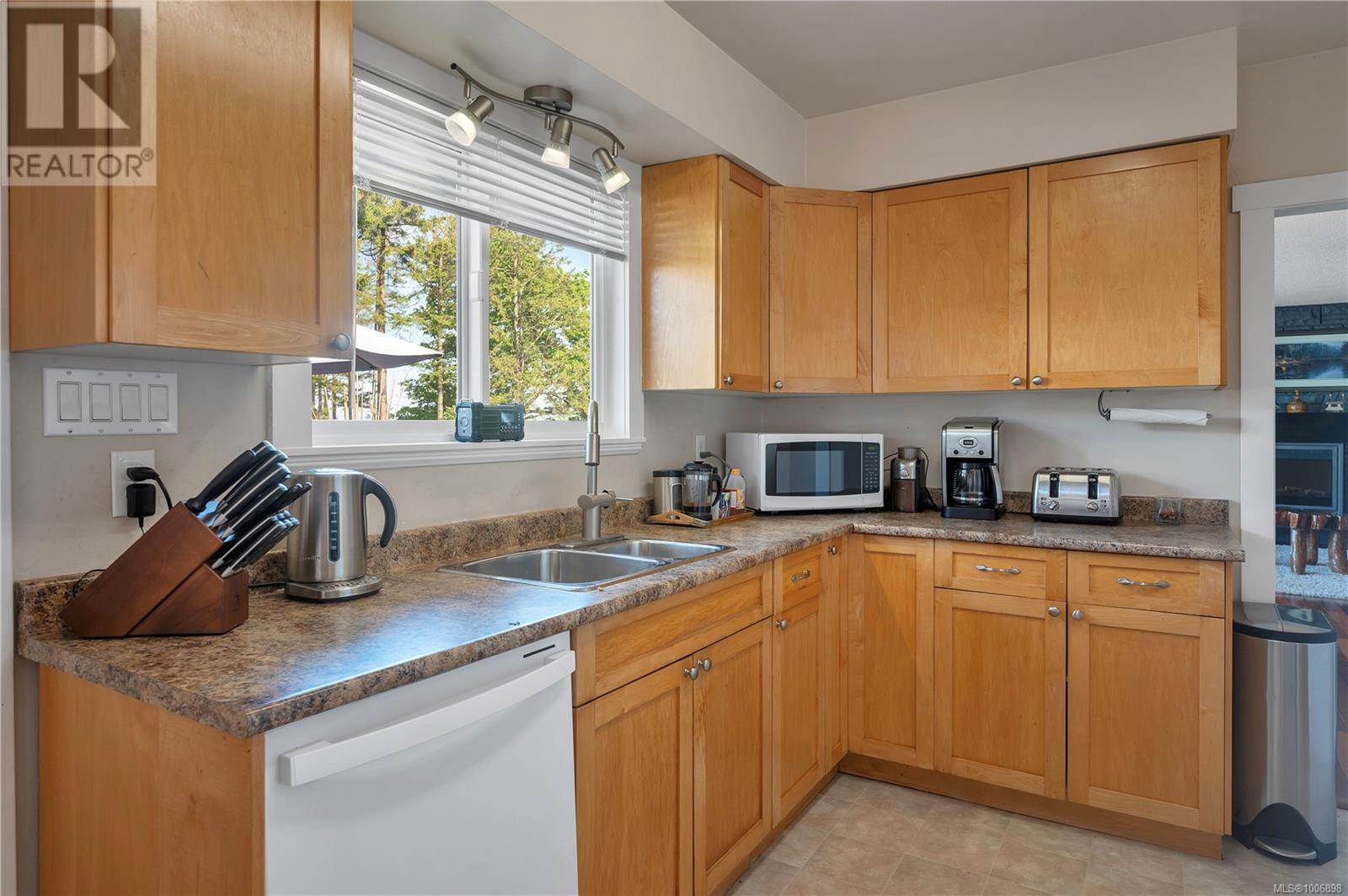Photo 8 of 87 Ocean View Rd, Campbell River BC
