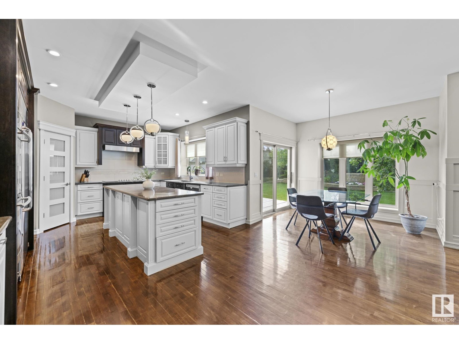 Photo 9 of 3090 Macneil Wy Nw, Edmonton AB