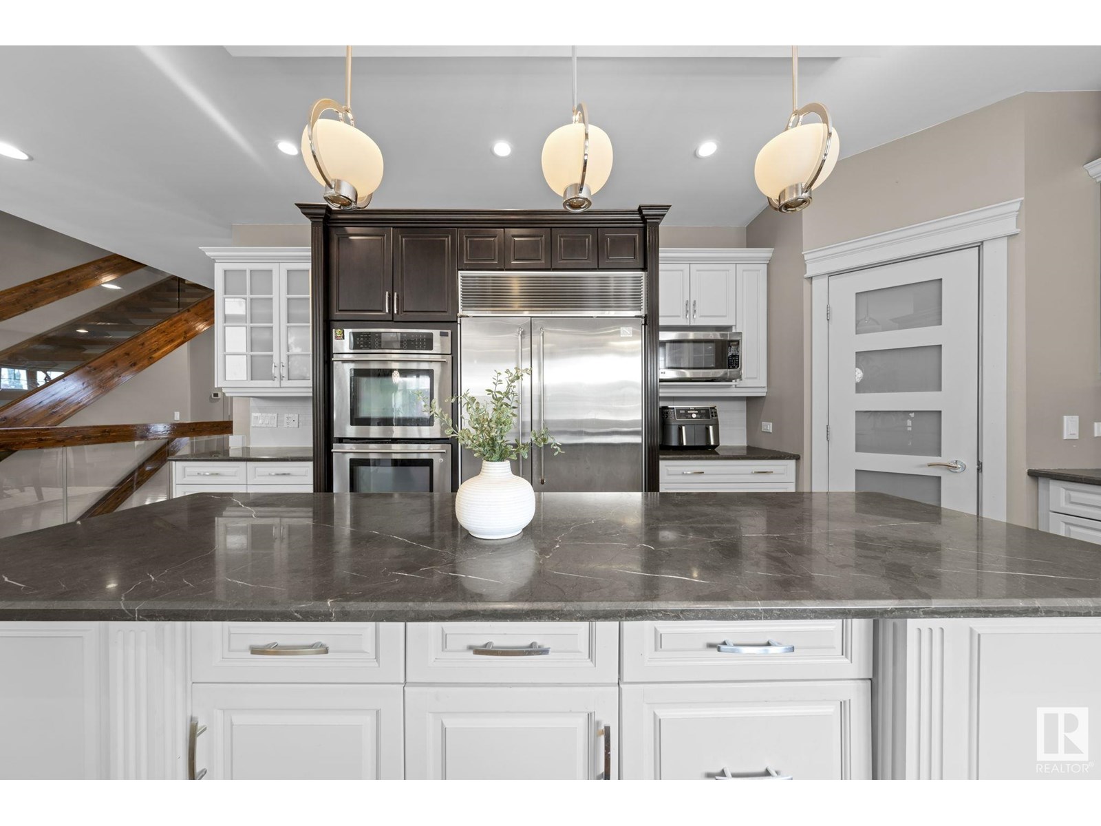 Photo 13 of 3090 Macneil Wy Nw, Edmonton AB