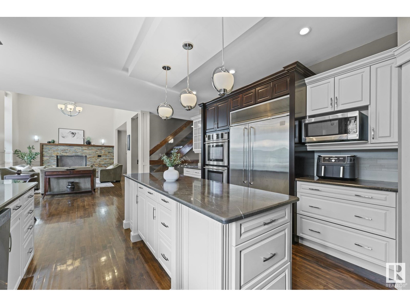Photo 14 of 3090 Macneil Wy Nw, Edmonton AB