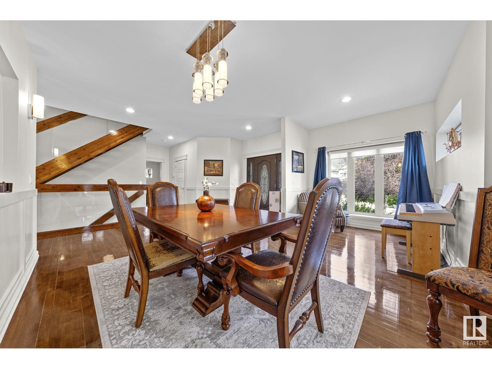 Photo 5 of 3090 Macneil Wy Nw, Edmonton AB