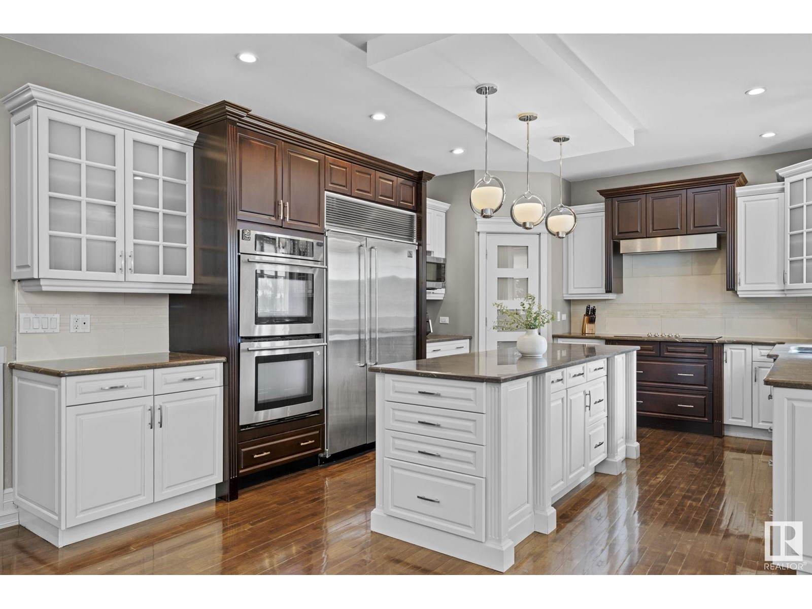 Photo 11 of 3090 Macneil Wy Nw, Edmonton AB