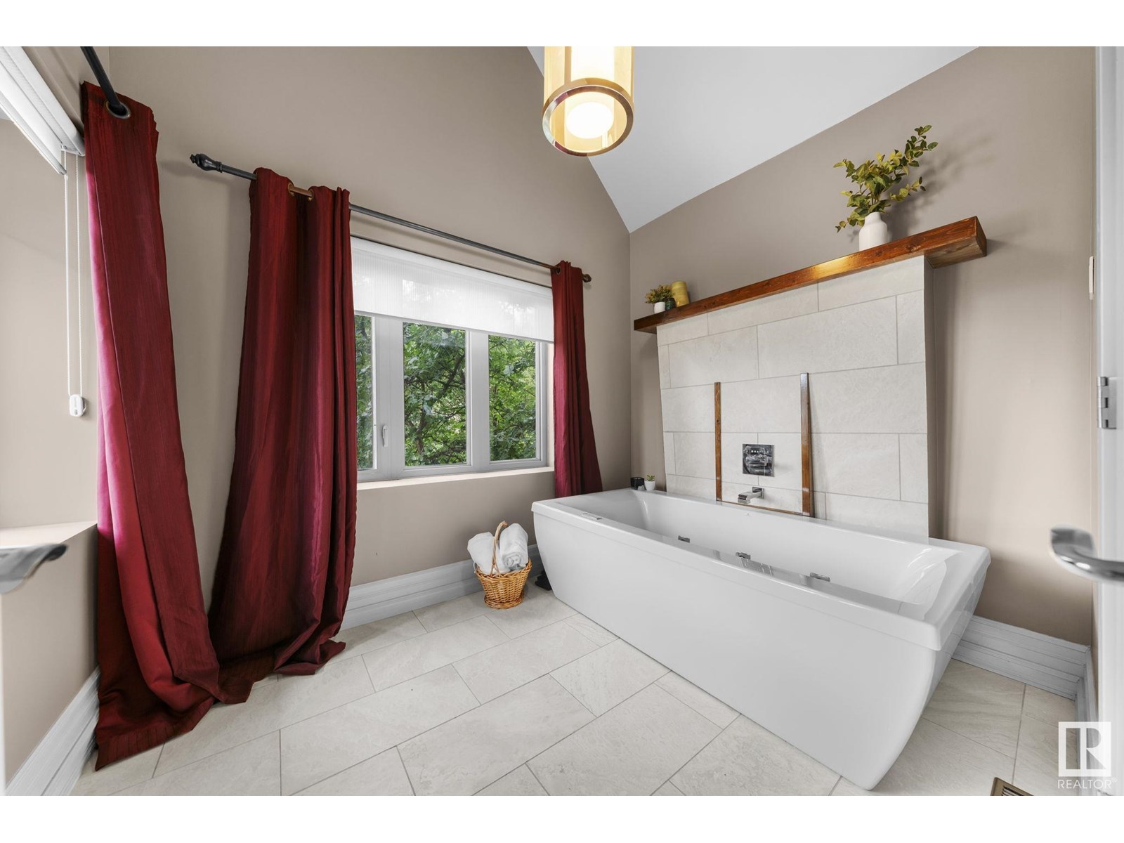 Photo 34 of 3090 Macneil Wy Nw, Edmonton AB