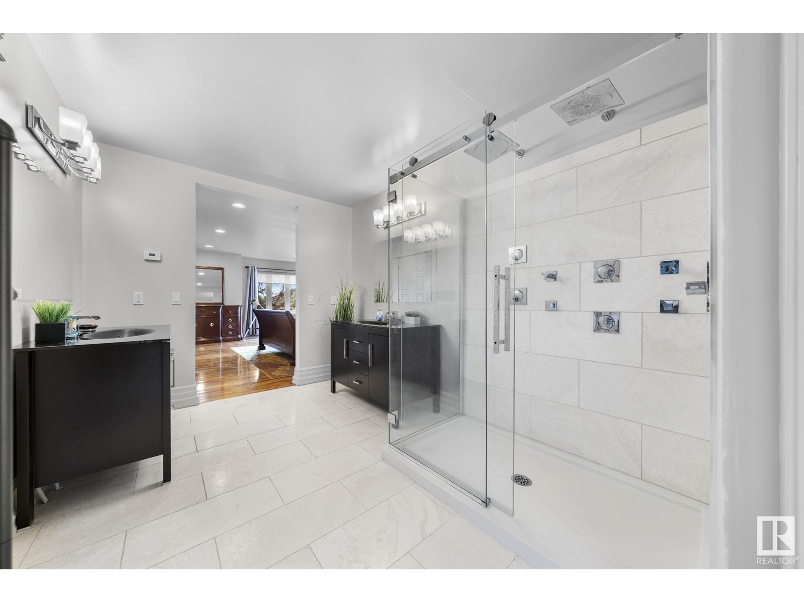 Photo 32 of 3090 Macneil Wy Nw, Edmonton AB