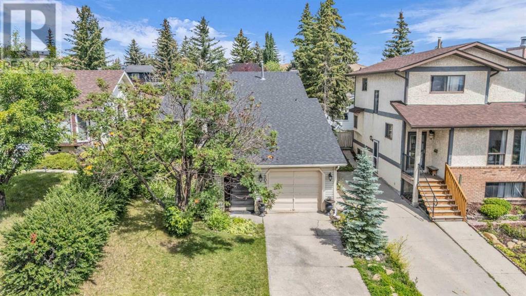 Single Family House 4 Level for Sale in  Edgeland Road NW Edgemont Calgary 