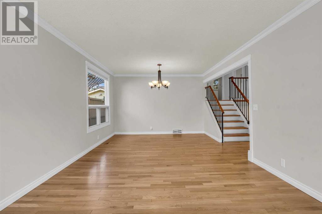 Single Family House 4 Level for Sale in  Edgeland Road NW Edgemont Calgary 