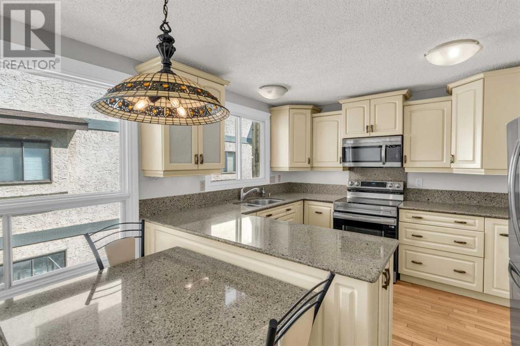 Single Family House 4 Level for Sale in  Edgeland Road NW Edgemont Calgary 