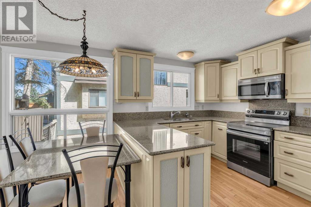 Single Family House 4 Level for Sale in  Edgeland Road NW Edgemont Calgary 