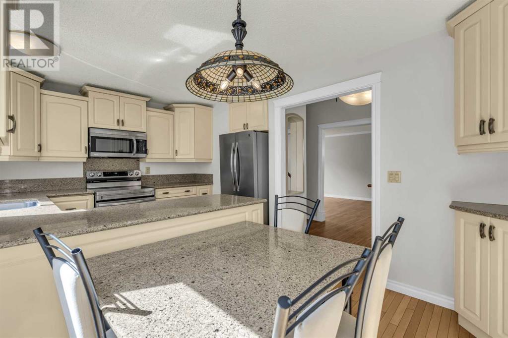Single Family House 4 Level for Sale in  Edgeland Road NW Edgemont Calgary 