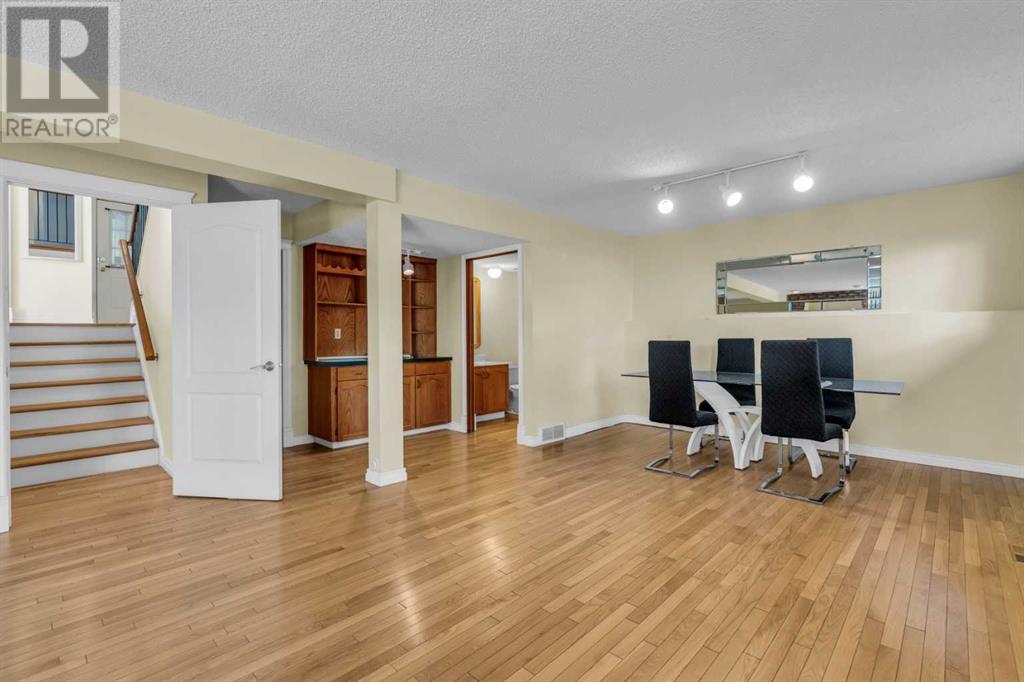 Single Family House 4 Level for Sale in  Edgeland Road NW Edgemont Calgary 