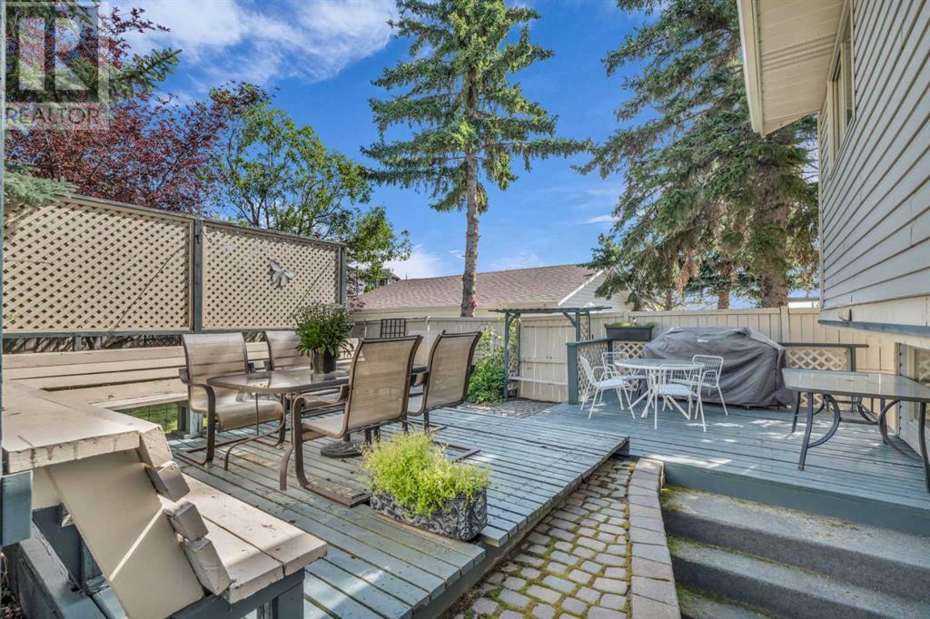Single Family House 4 Level for Sale in  Edgeland Road NW Edgemont Calgary 