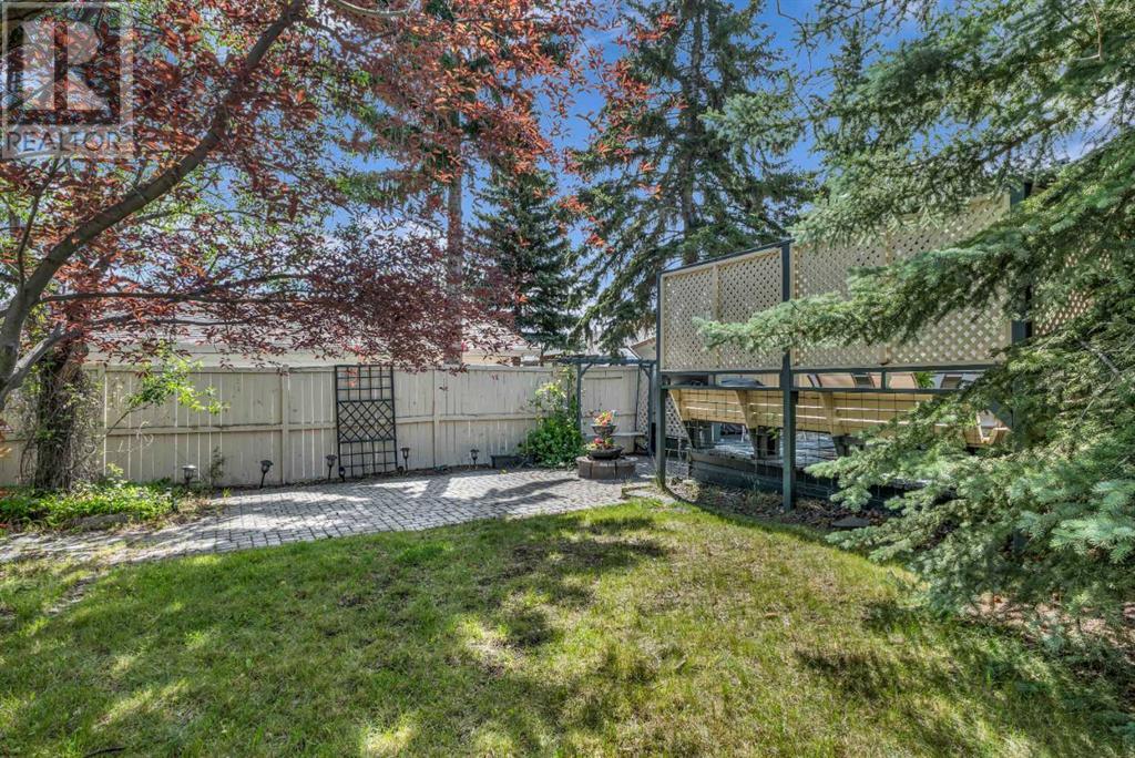Single Family House 4 Level for Sale in  Edgeland Road NW Edgemont Calgary 