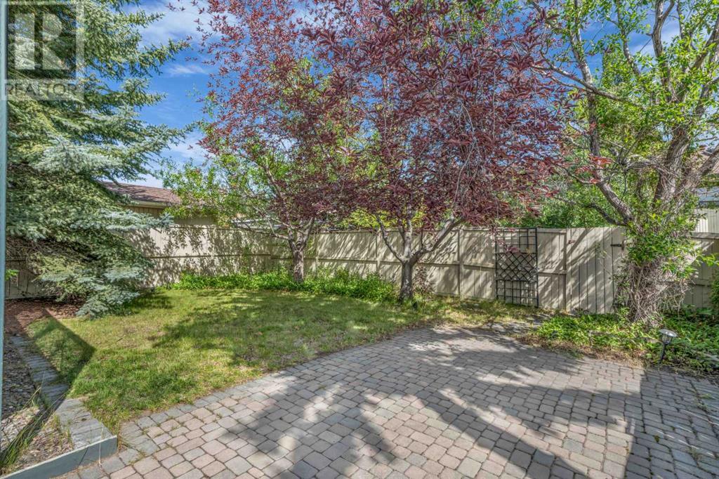 Single Family House 4 Level for Sale in  Edgeland Road NW Edgemont Calgary 