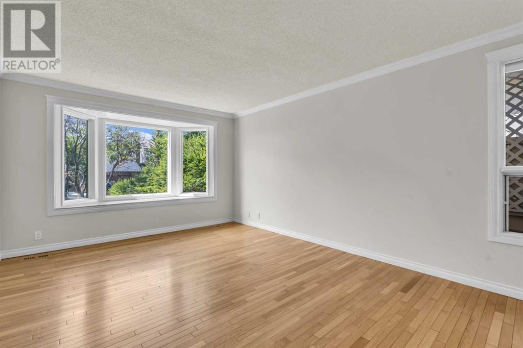 Single Family House 4 Level for Sale in  Edgeland Road NW Edgemont Calgary 
