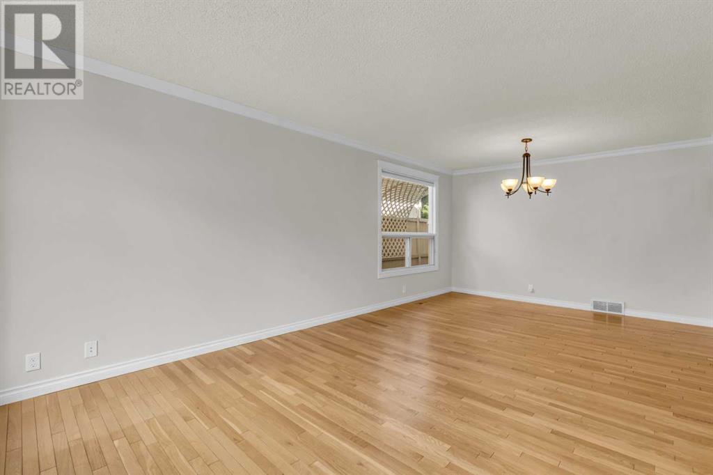 Single Family House 4 Level for Sale in  Edgeland Road NW Edgemont Calgary 