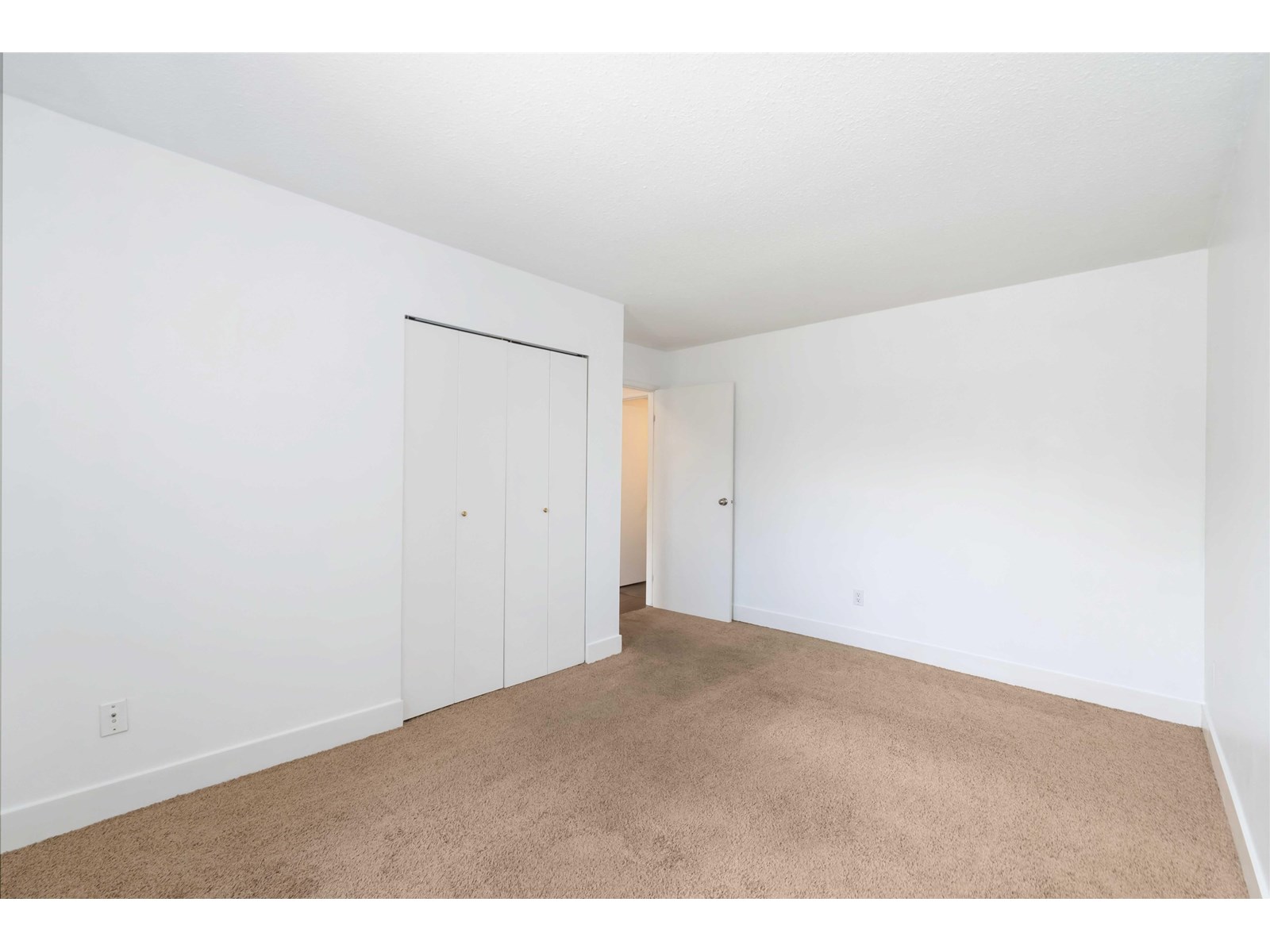 Photo 1 of 104 17661 58 A Avenue, Surrey BC