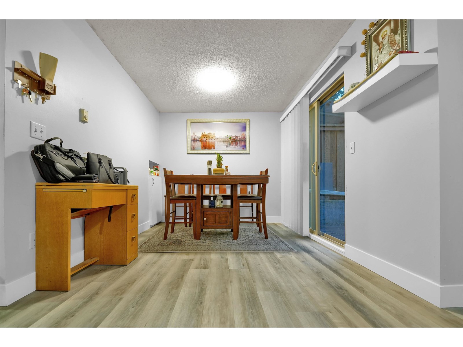 Photo 11 of 33 3075 Trethewey Street, Abbotsford BC