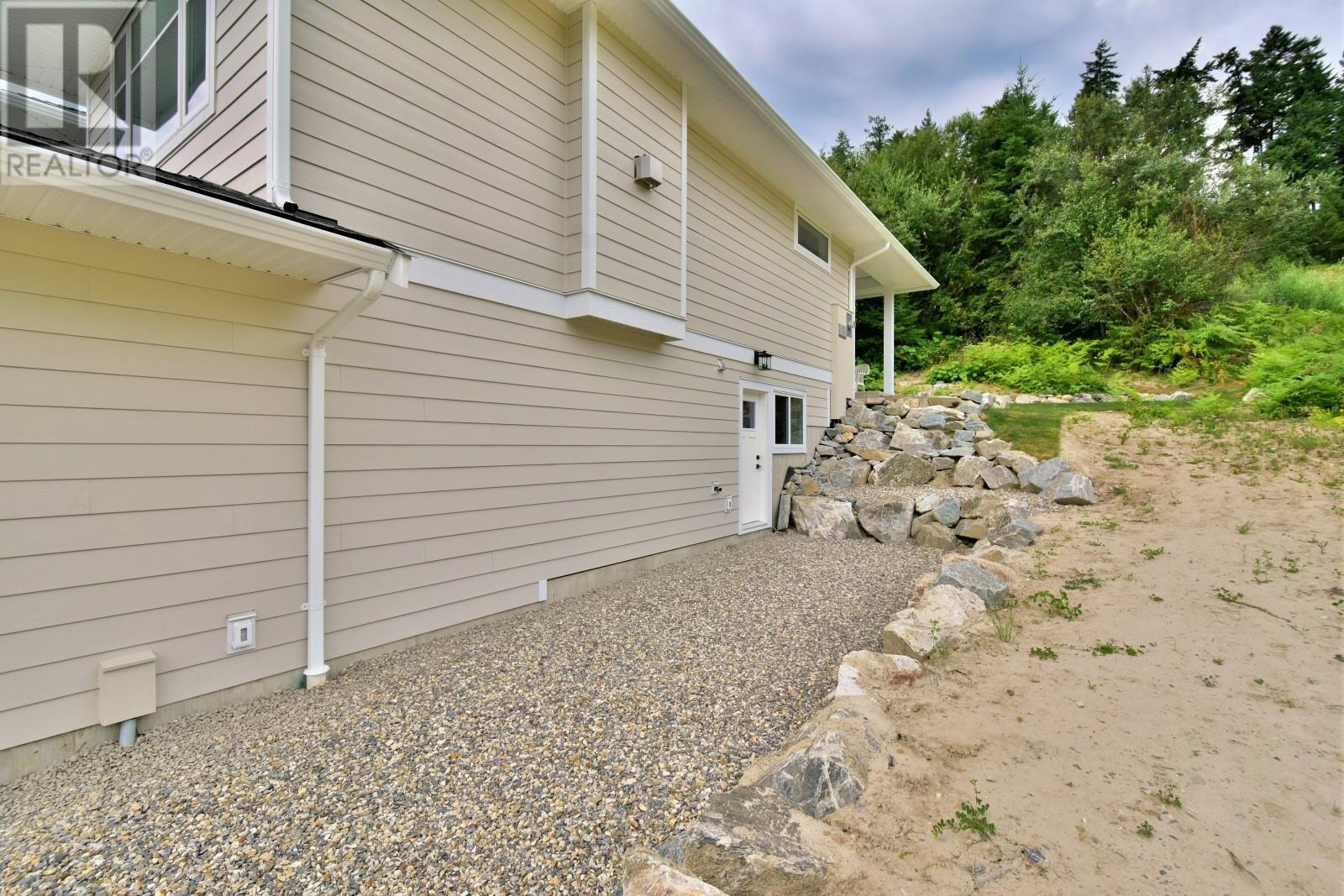 Photo 14 of 2537 Valley Place, Blind Bay BC