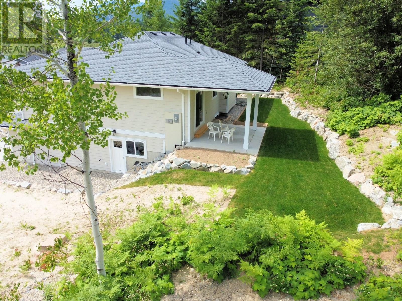 Photo 3 of 2537 Valley Place, Blind Bay BC