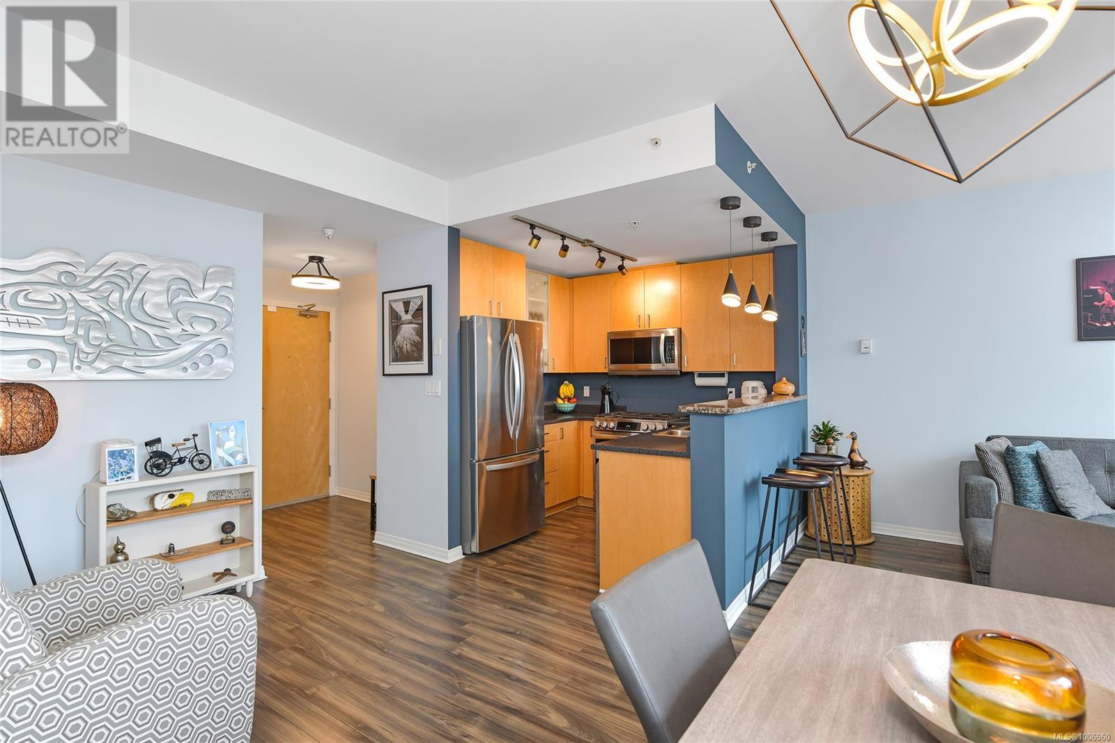 Photo 2 of 706 860 View St, Victoria BC